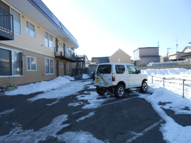 【釧路市鳥取大通のアパートの駐車場】