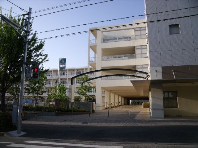 【八千代市ゆりのき台のマンションの小学校】