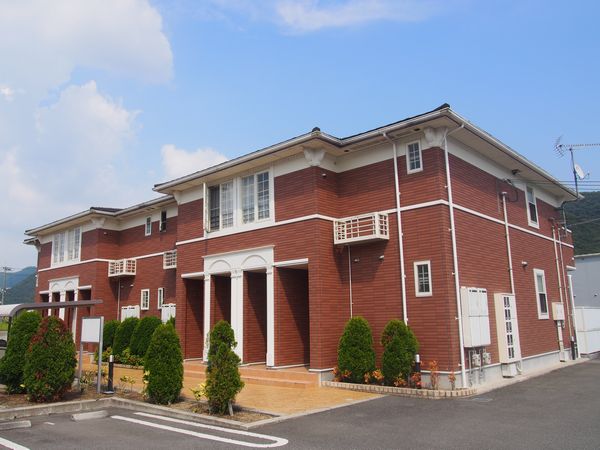 たつの市新宮町新宮のアパートの建物外観