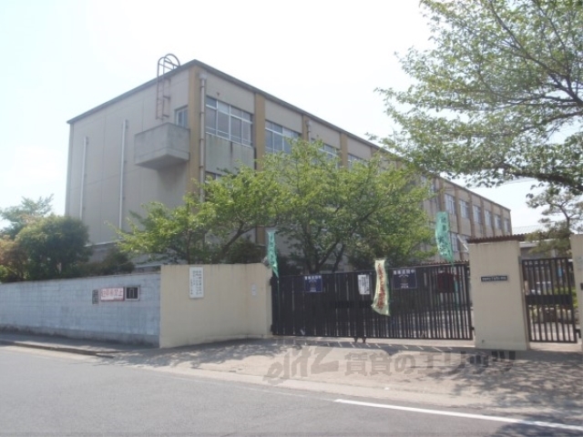 【京都市伏見区下鳥羽中円面田町のマンションの小学校】