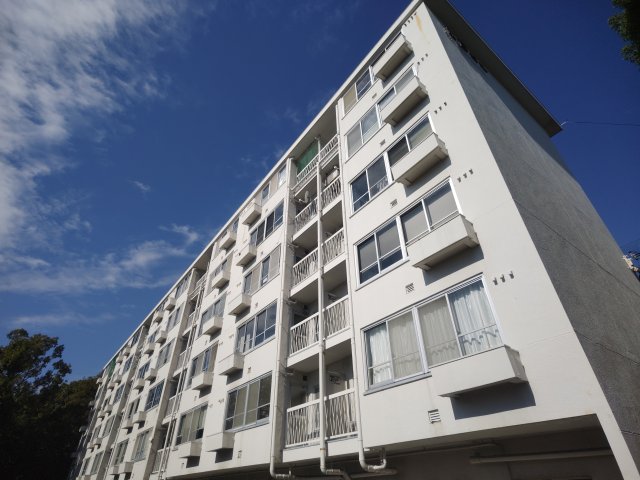 【神戸市須磨区離宮西町のマンションの建物外観】