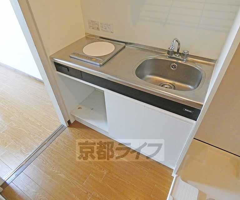 【京都市伏見区桃山水野左近西町のマンションのキッチン】