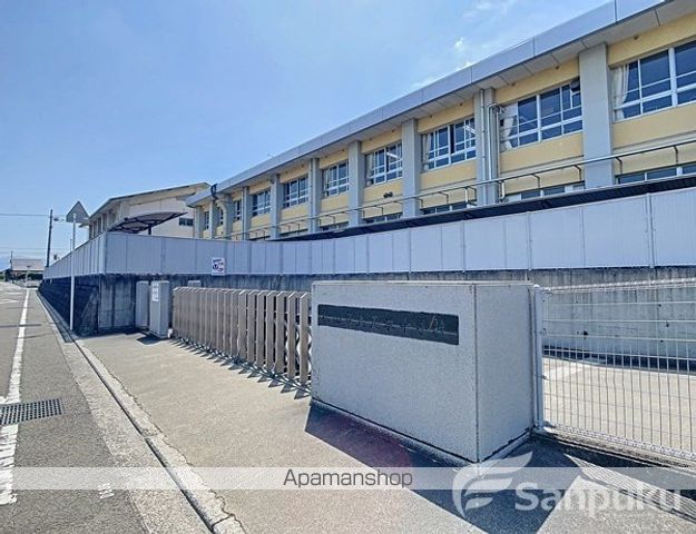 中学校　久米中学校（中学校）まで553m