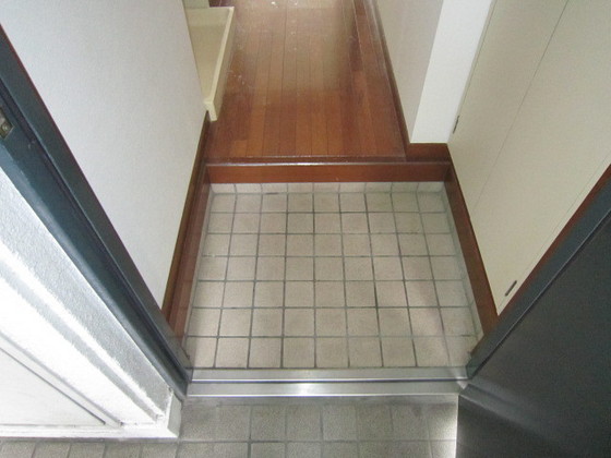 玄関　※別部屋の写真です