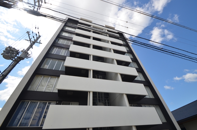 姫路市南今宿のマンションの建物外観