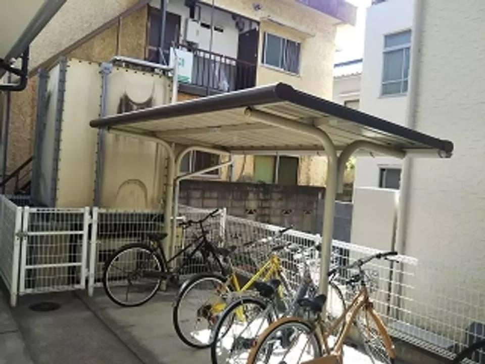 【松山市清水町のマンションの駐車場】