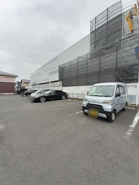 【出雲市渡橋町のアパートの駐車場】