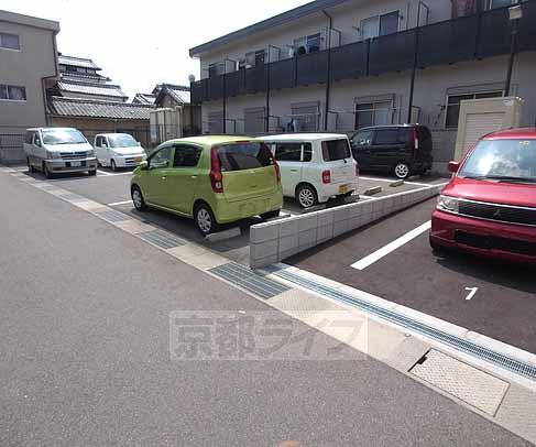 【京田辺市東古森のアパートの駐車場】