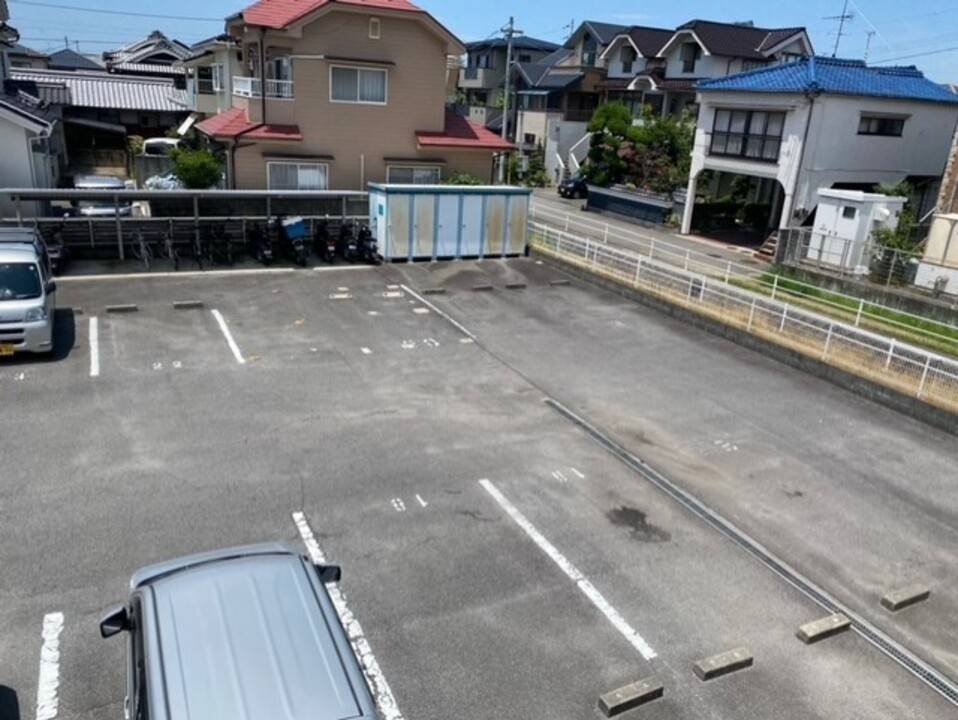 駐車場　駐車場