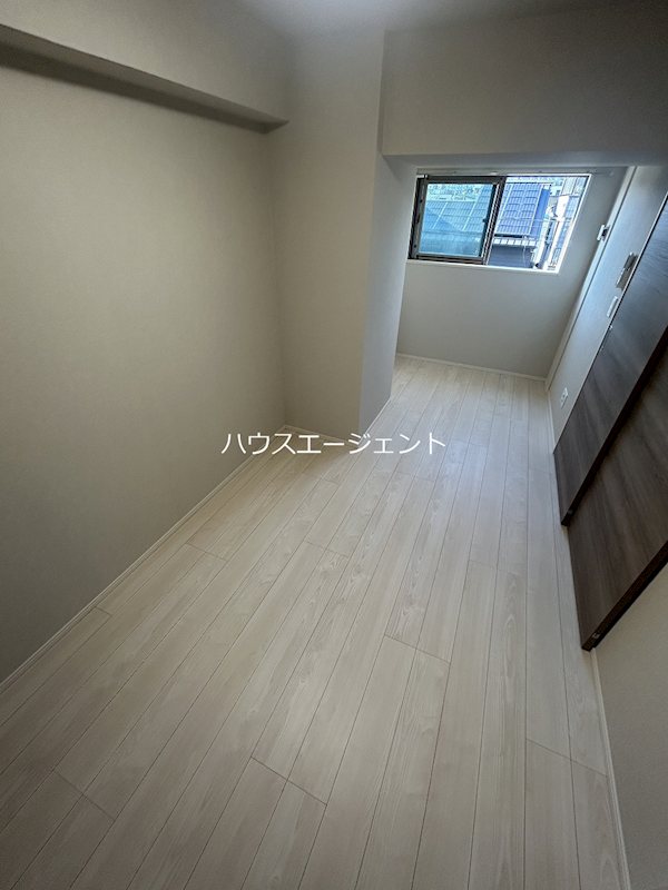 その他部屋・スペース　リビング隣の洋室です。