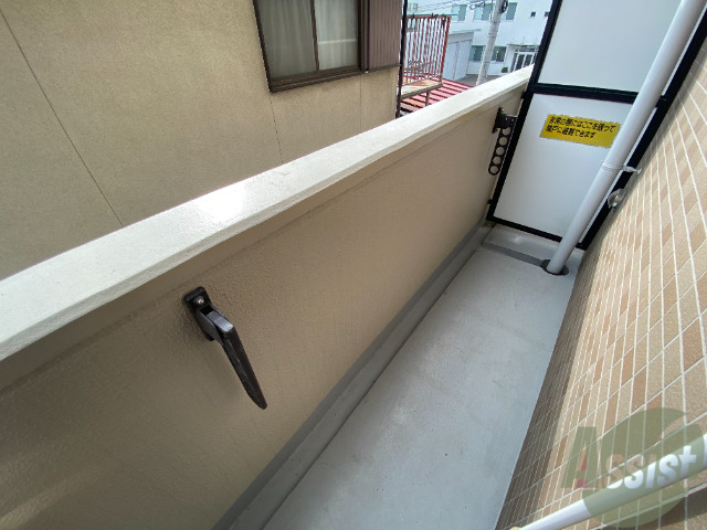 バルコニー　バルコニーは広めでお洗濯しやすそうですね