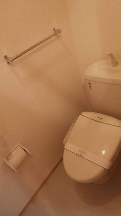 トイレ　同建物別室の写真です。