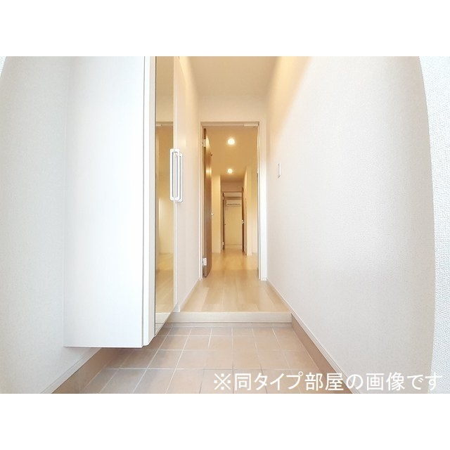 玄関　※建築中の為イメージ写真となります。