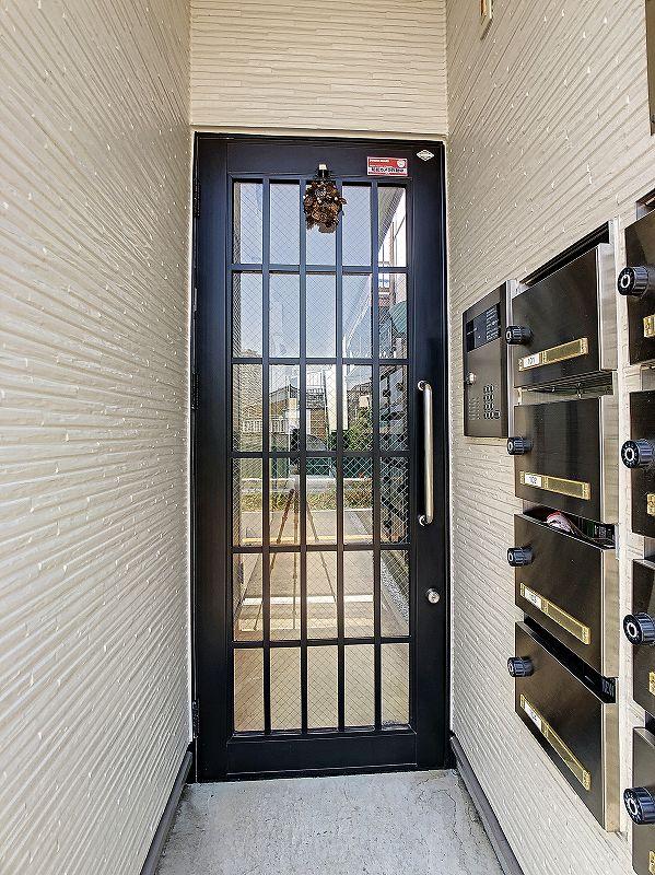 エントランス　オートロック付きで安心♪