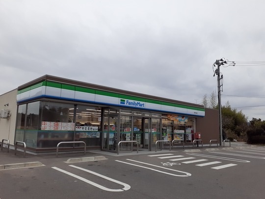 コンビニ　ファミリーマート相馬大曲店（コンビニ）まで200m