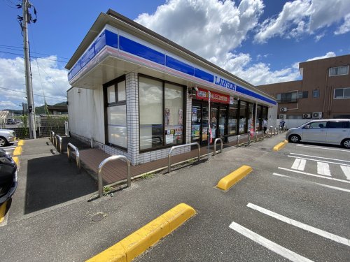コンビニ　ローソン 嬉野温泉駅前店（コンビニ）まで617m