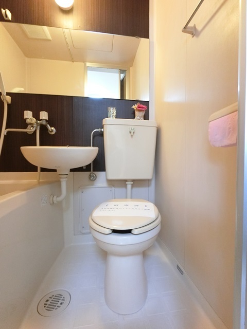 トイレ　清潔感のあるユニットバス♪