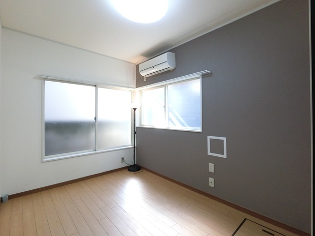 居室・リビング　アクセントクロス仕様でお洒落な空間♪