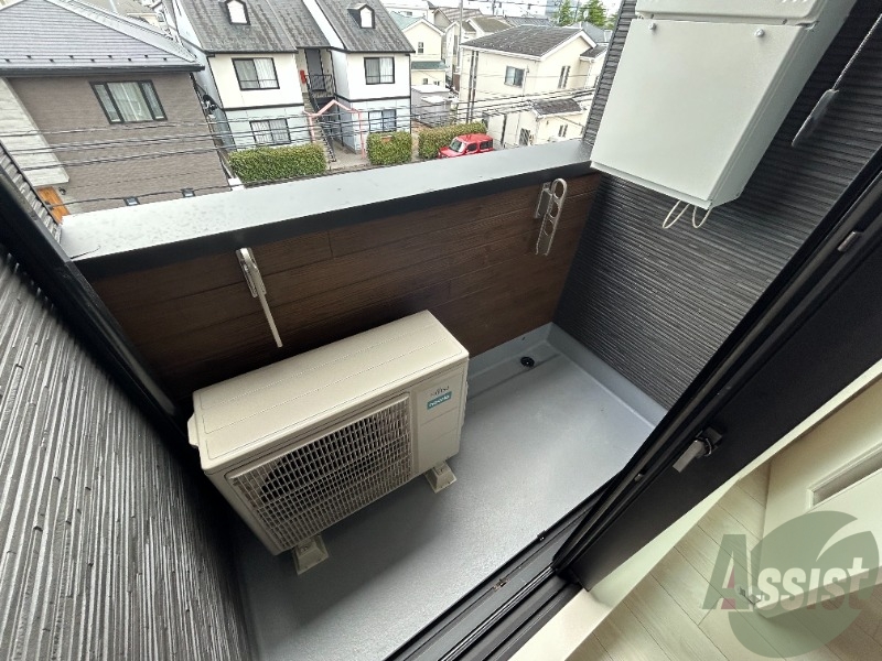 バルコニー　バルコニーはこちら、洗濯物も干せるようになってます。