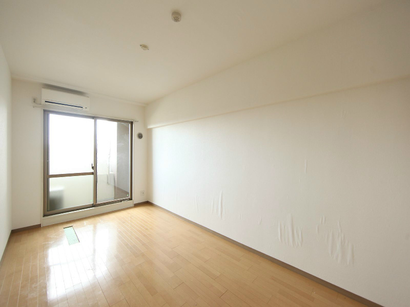 バルコニー　洋室9.4帖　エアコン完備