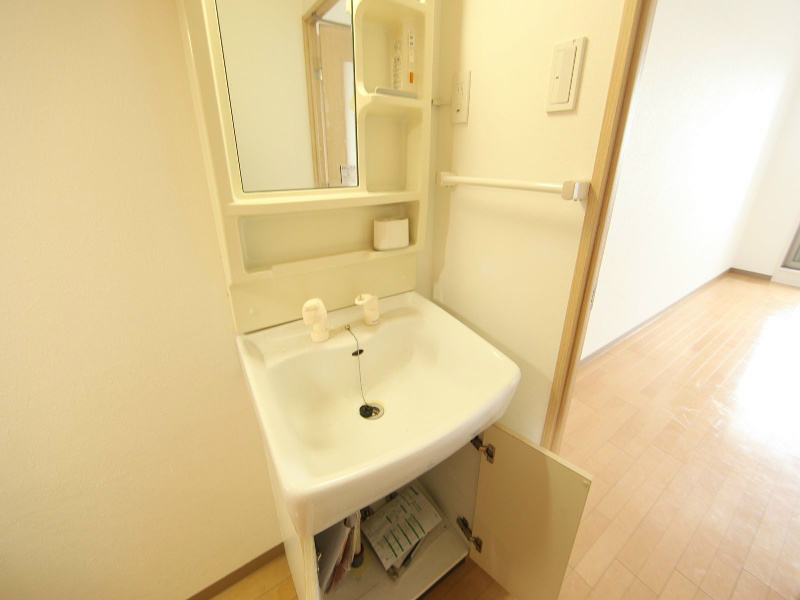 洗面設備　独立洗面台（シャンプードレッサー）洗濯機用意できます