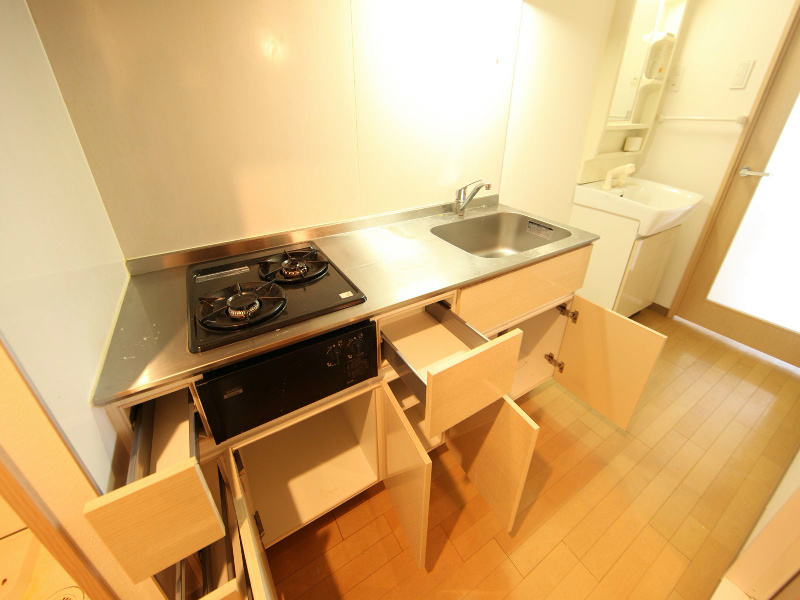 キッチン　システムキッチン（ガス2口コンロ）冷蔵庫レンジ等用意できます
