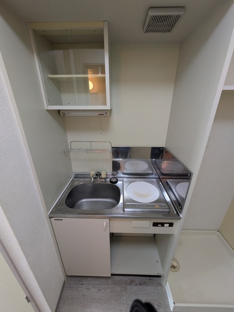 キッチン　☆一口ＩＨコンロ付きです☆ミニ冷蔵庫は撤去予定です☆