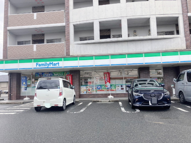 コンビニ　ファミリーマート小倉下石田一丁目店（コンビニ）まで392m