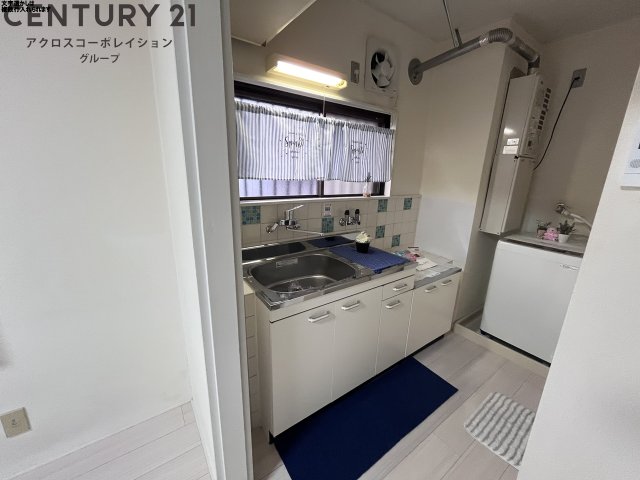 キッチン　採光あり明るいキッチンです♪