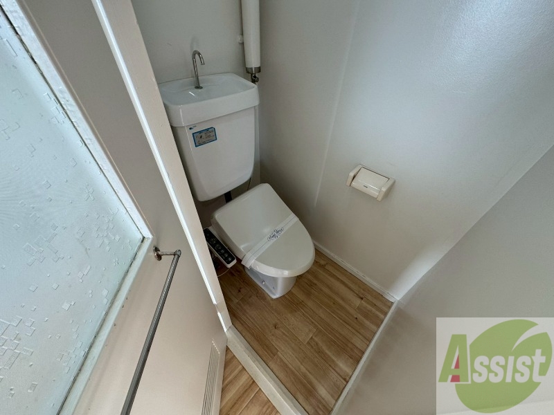 トイレ　こちらはトイレです。清潔感があり、安心して使用できます。