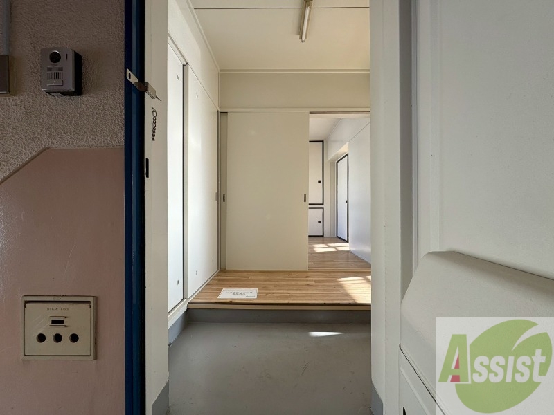 玄関　玄関の様子です。明るい印象ですね。気分もあがりそう。