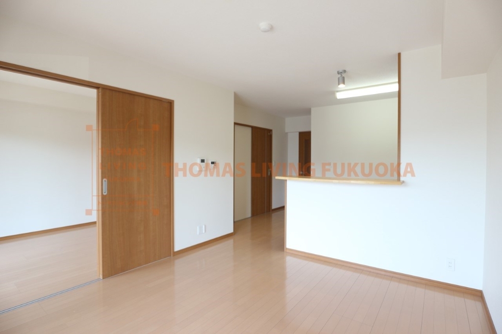 居室・リビング　洋室の仕切りを開けると非常に広くなります。