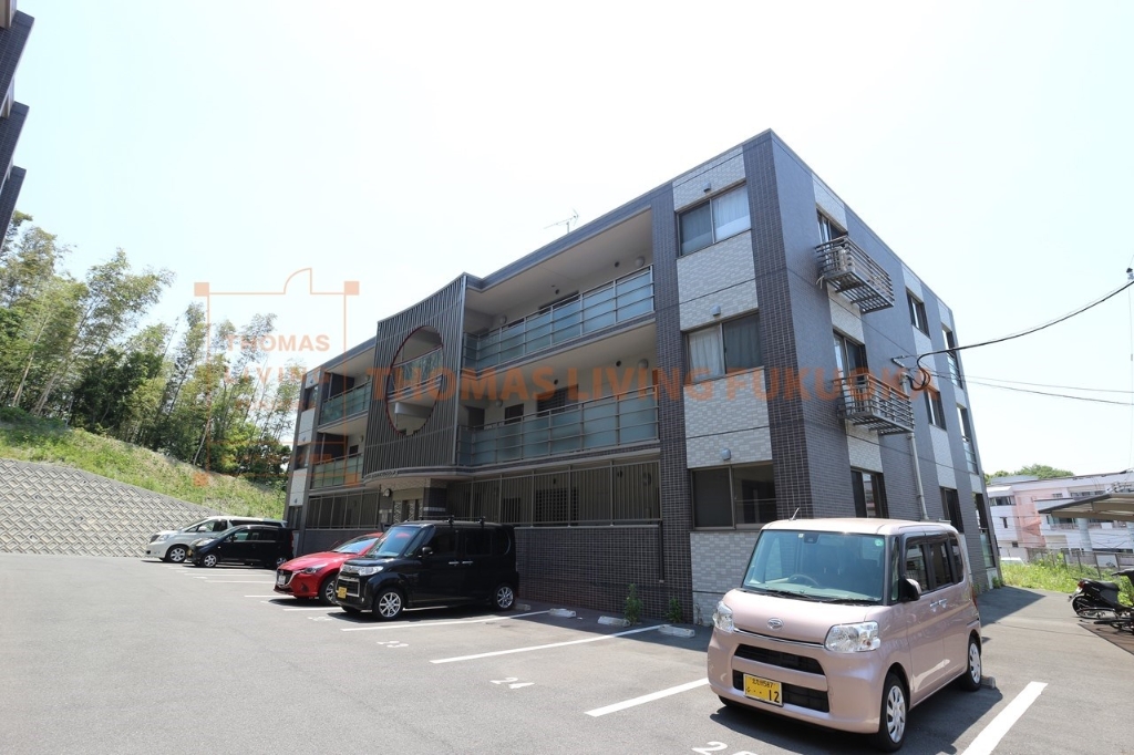 建物外観　黒と白を使った外観です。