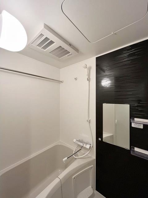 バス・シャワールーム　雨の日でも安心の浴室乾燥機付きです♪