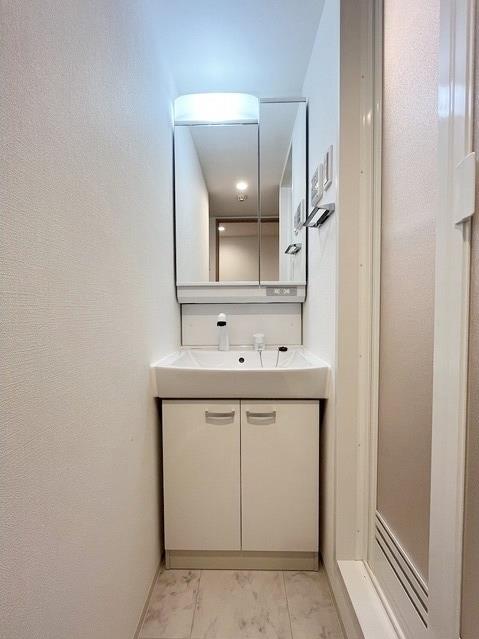 洗面設備　身支度に欠かせない独立洗面台♪