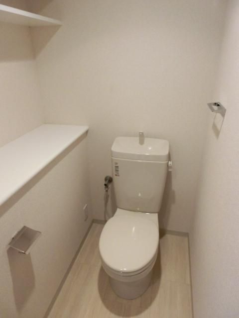 トイレ　収納つきのトイレ