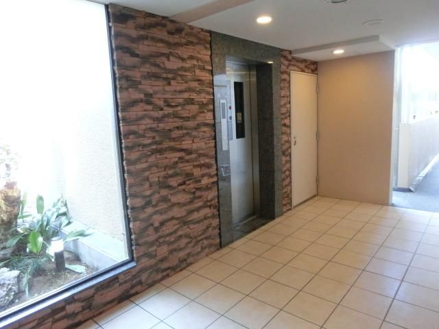 エントランス　オートロック完備