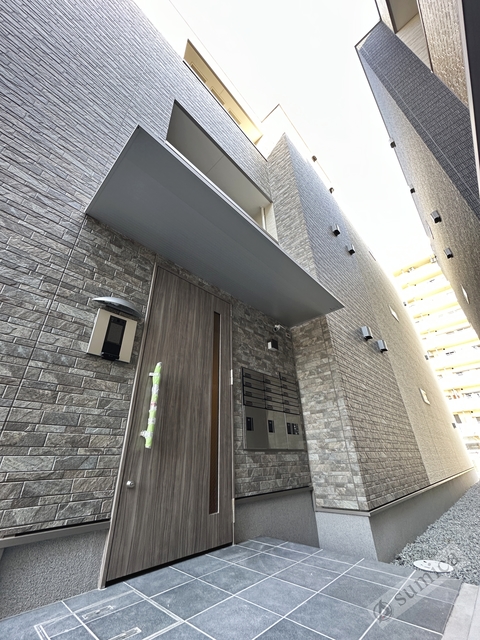 エントランス　オートロック・防犯カメラ完備・部外者シャットアウト♪♪