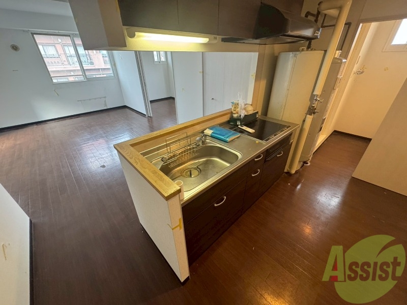 キッチン　ＩＨクッキングヒーターです！お手入れも楽々ですね。