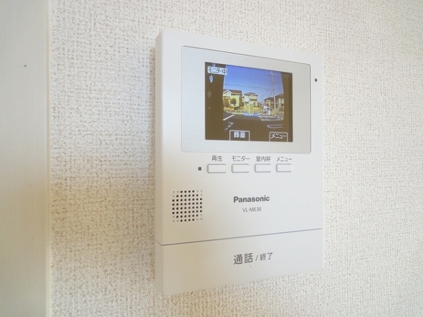 セキュリティ　訪問者がモニターで確認できるインターフォンで安心です。