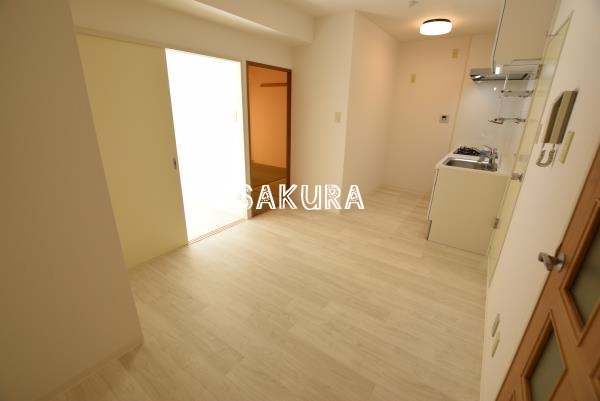 居室・リビング　使いやすい形の為、レイアウトを楽しめます♪