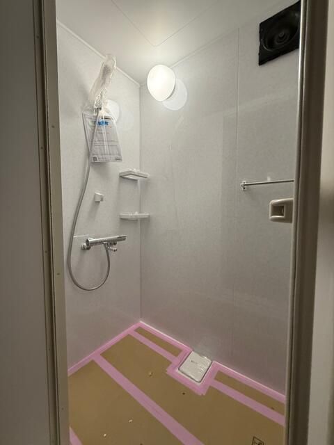 バス・シャワールーム　工事実施中の室内
