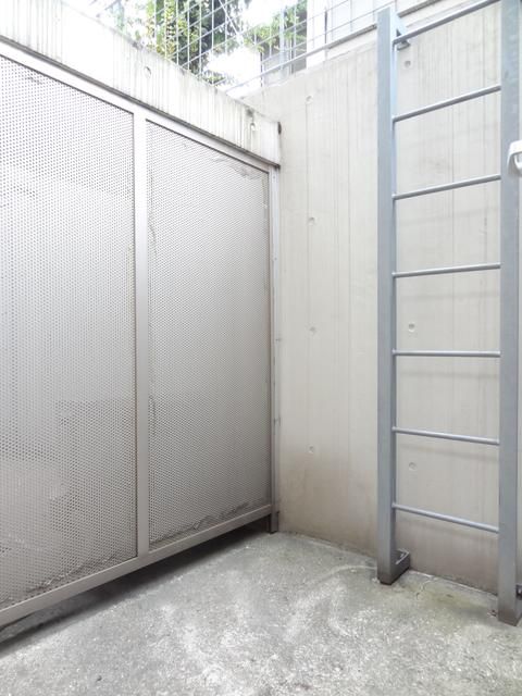 収納　工事実施中の室内