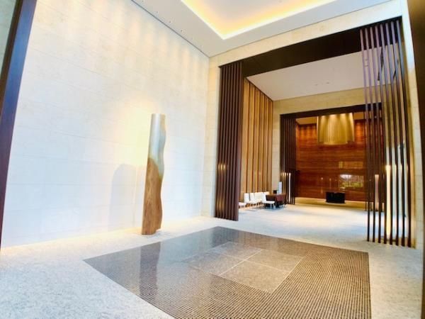 エントランス　落ち着いたエントランスです