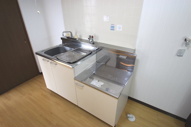 キッチン　２口ガスコンロ設置可能。