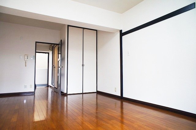 居室・リビング　こちらの居間で趣味の時間をお楽しみください