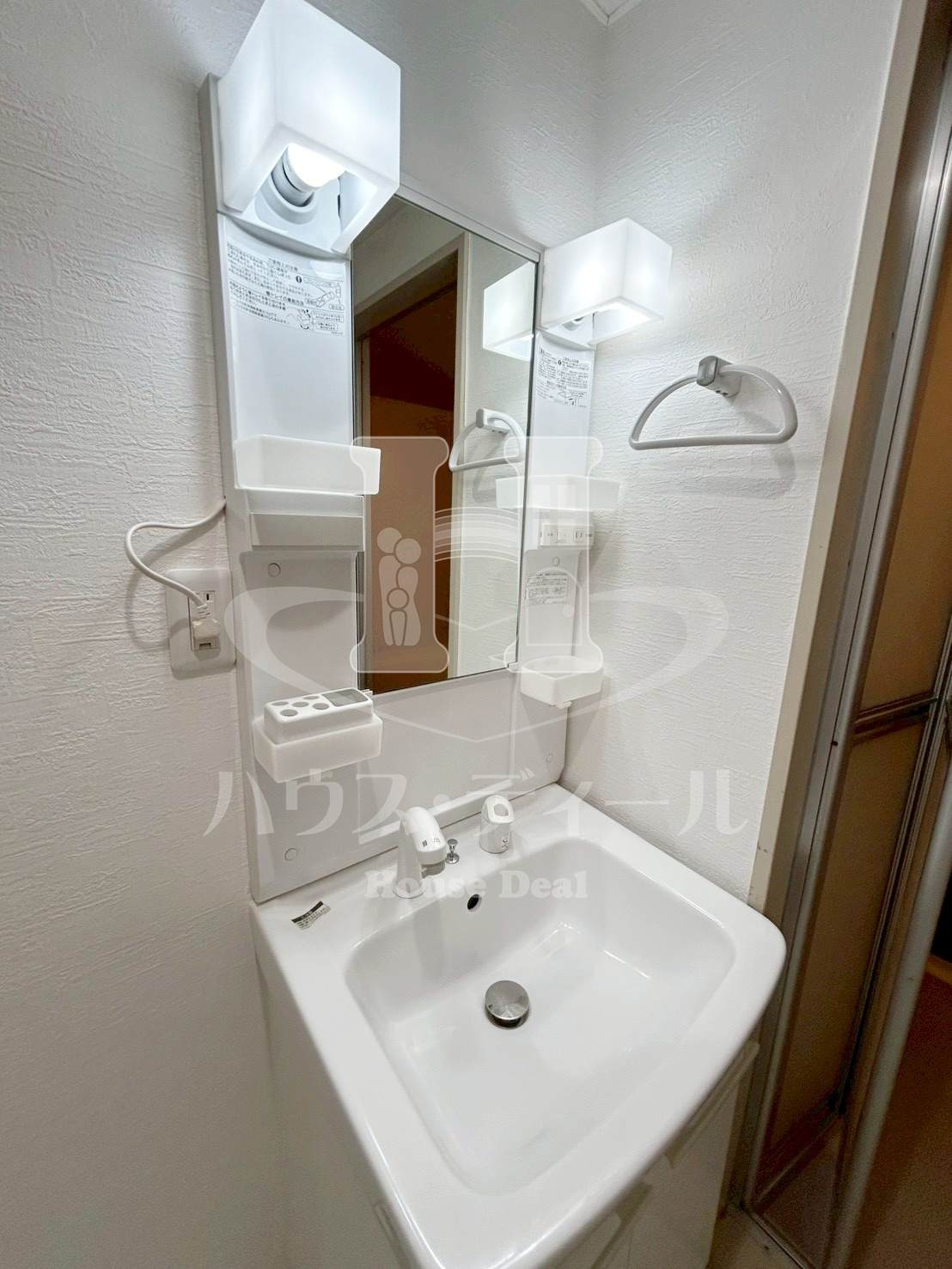 洗面設備　ゆったりとスペースのある洗面所