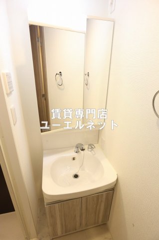 洗面設備　清潔感ある独立洗面台で毎日気持ちよく♪