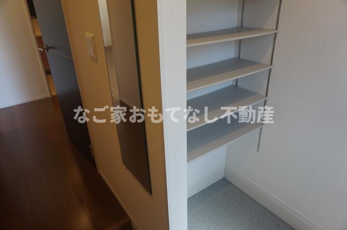 玄関　※写真は別号室