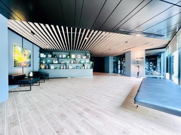 エントランス　落ち着いたエントランスです